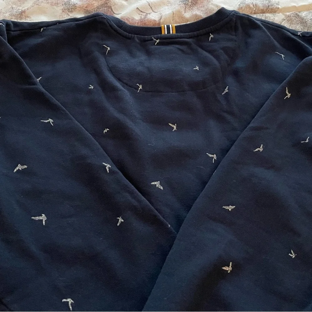 Denim & Flower Ricky Singh men’s navy blue birds print sweater pullover, size XL